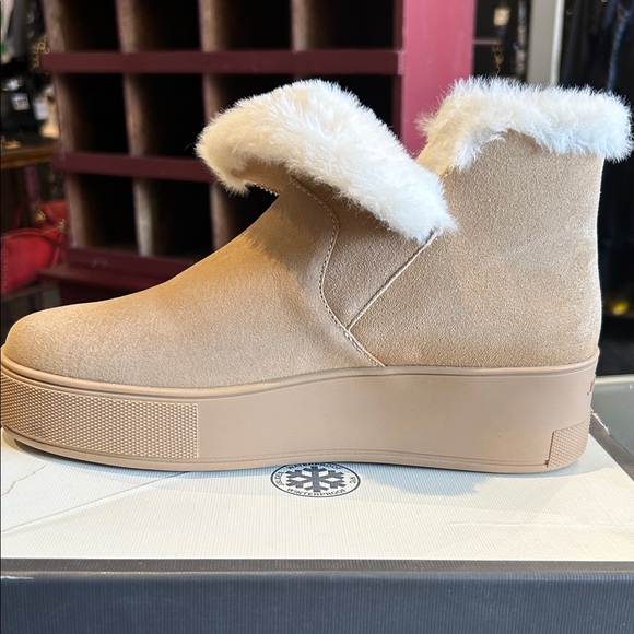 🎁🎄Final Price🎄🎁 J Slides Tan Suede Winter Boots with Faux Fur NIB - Picture 6 of 6